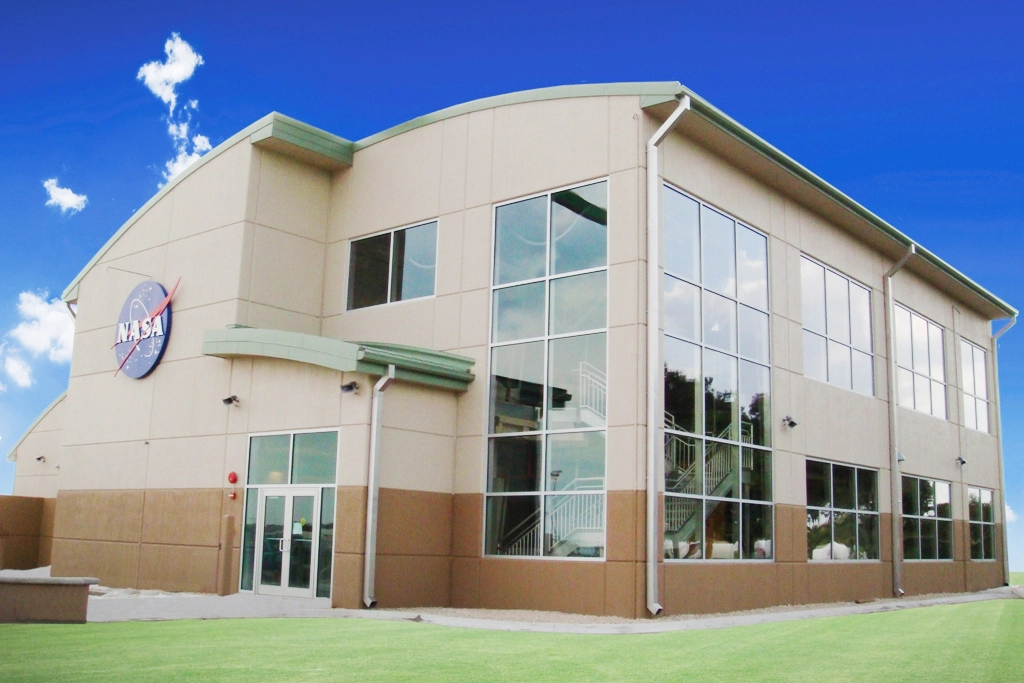 Commercial building painting service in Tavares